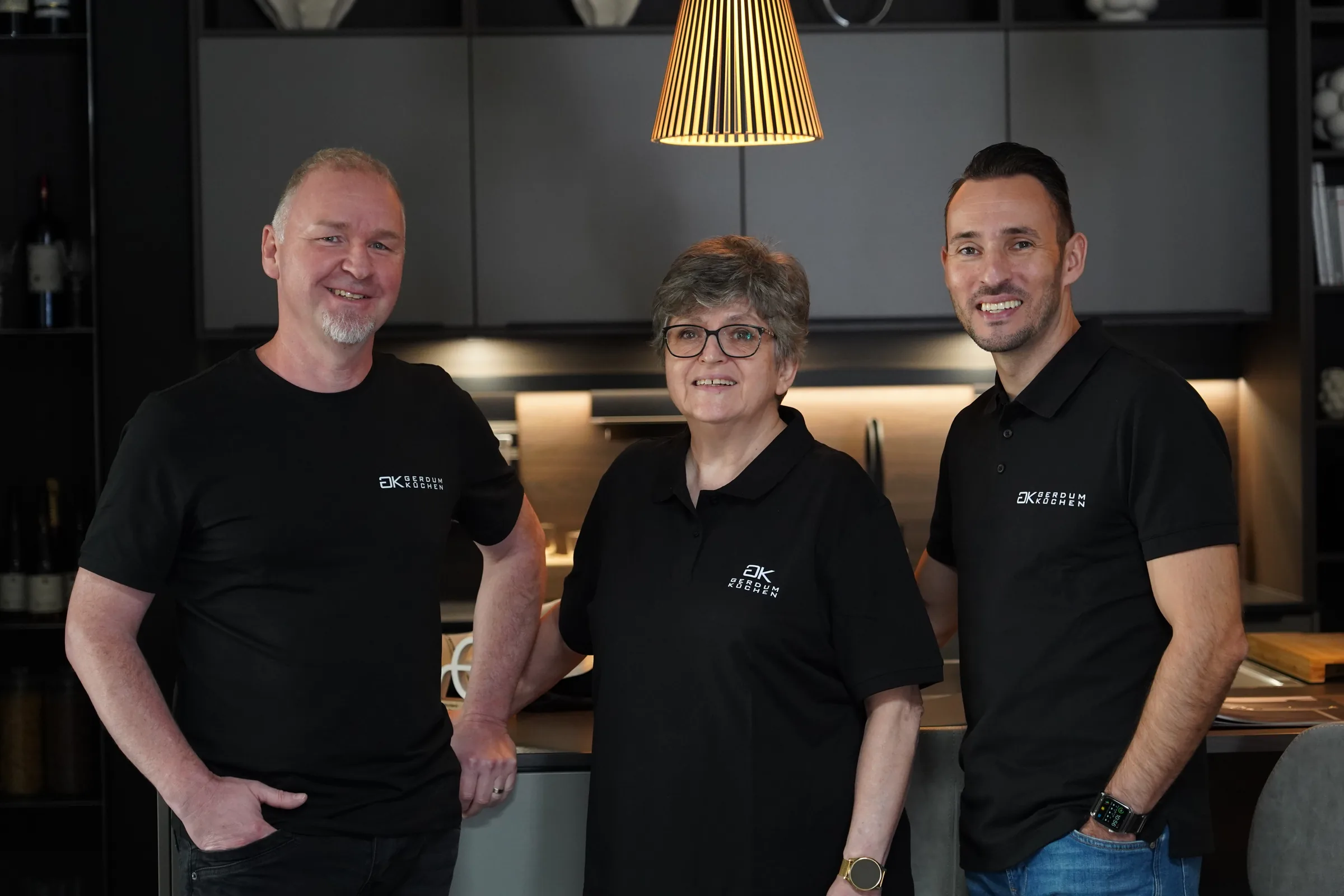 Das Team von Gerdum Küchen im eigenen Showroom in Saarlouis